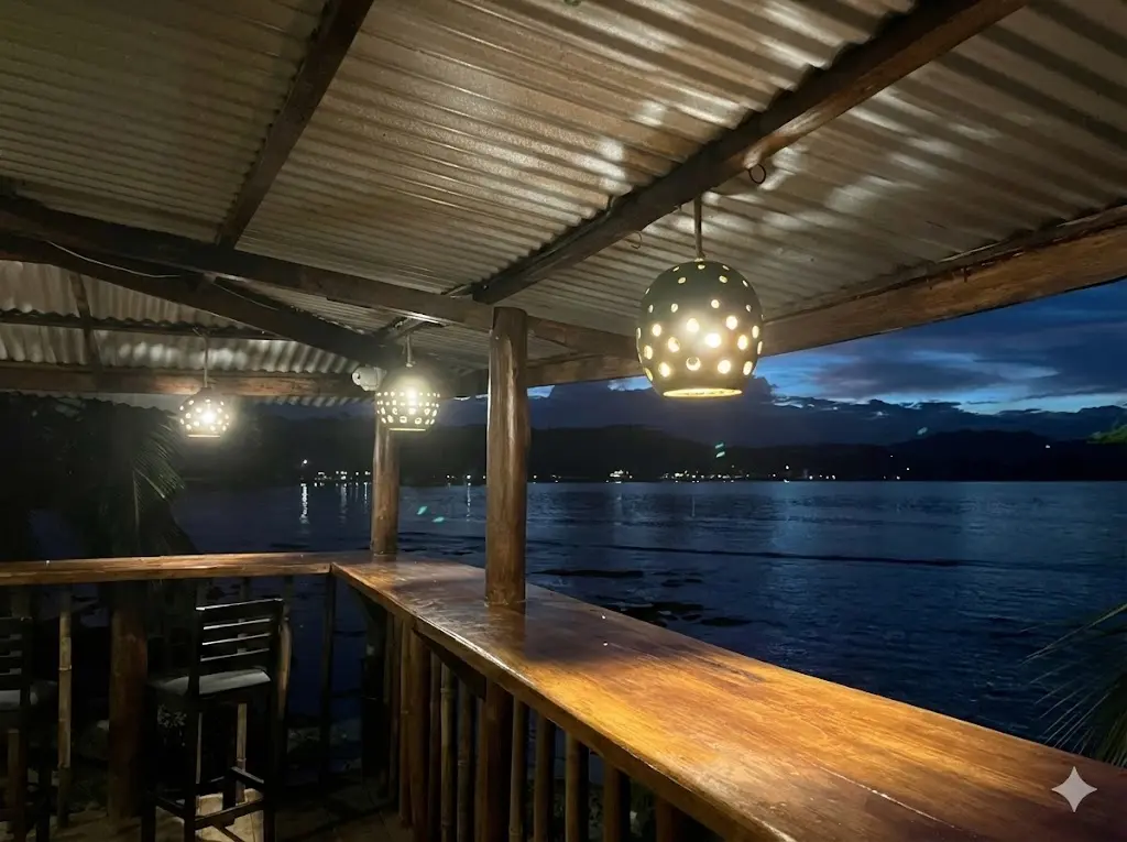 Interior Cafetería Watuza Puerto Viejo